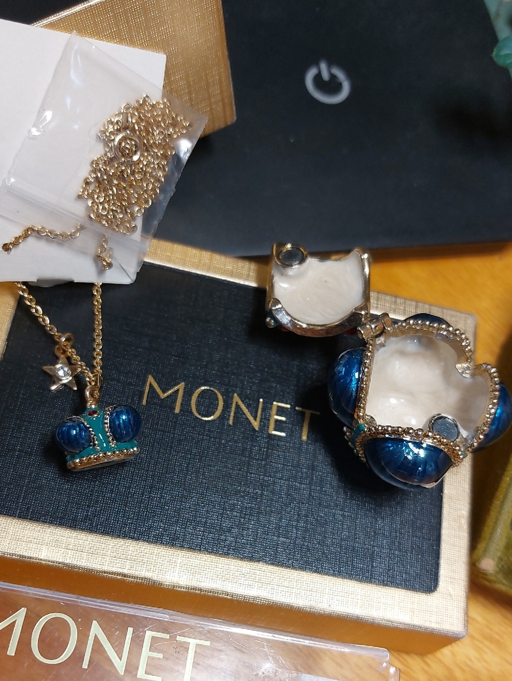 Monet 2008 Keepsake Jewel Box Pendant Necklace Retired Enamel Crown - Picture 3 of 9